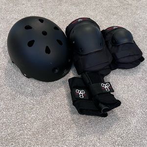 Triple Eight S/M helmet with small pad set (knee, elbow and wrist)